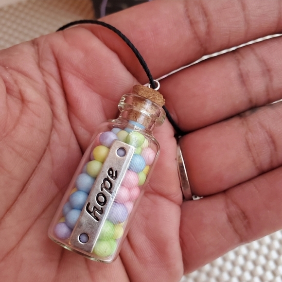 "Hope" message in a bottle necklace - Picture 2 of 6